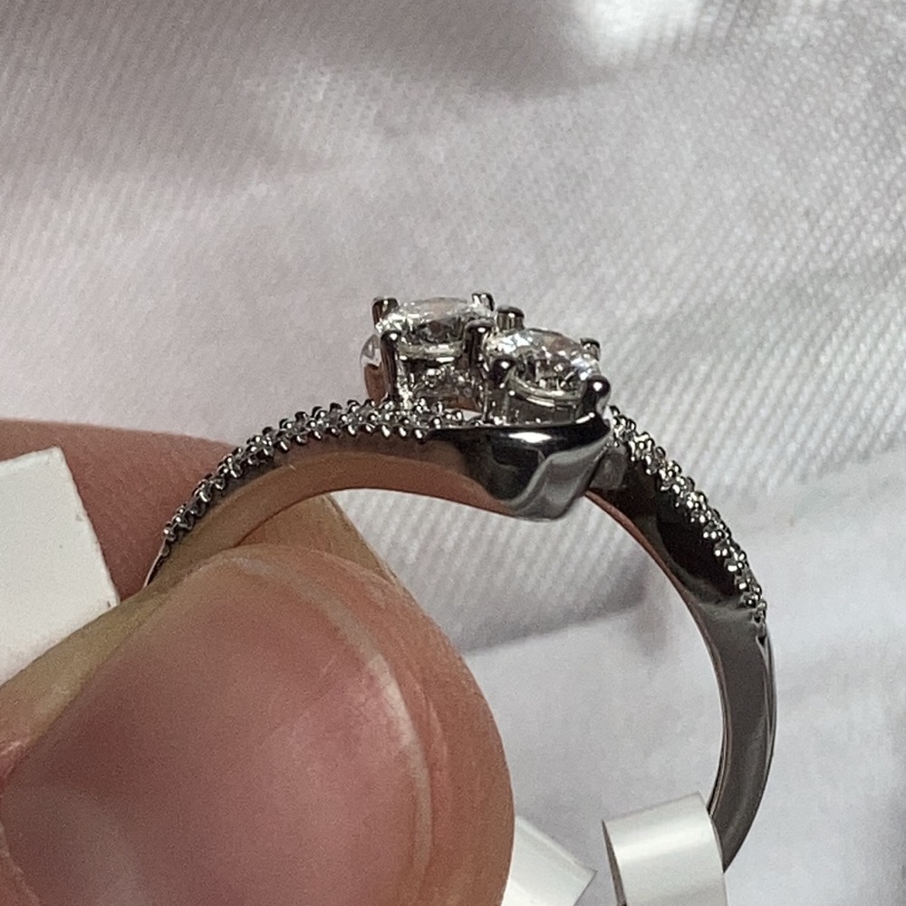 Diamond Ring - Picture 5 of 6